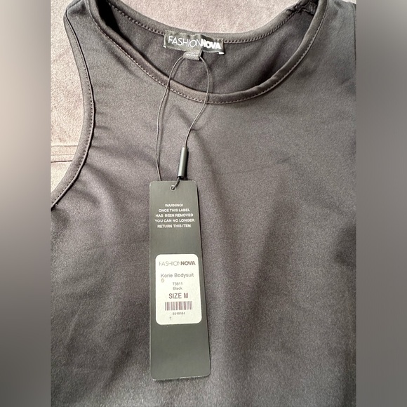 BODY SCULP TIGHT BODYSUIT FASHIONNOVA MEDIUM BRAND NEW - Picture 2 of 3